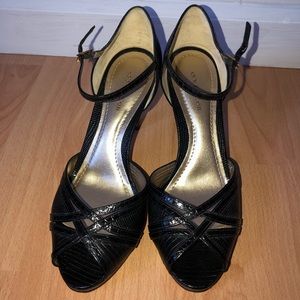 Ann Taylor Black Heels w Gold Detailing